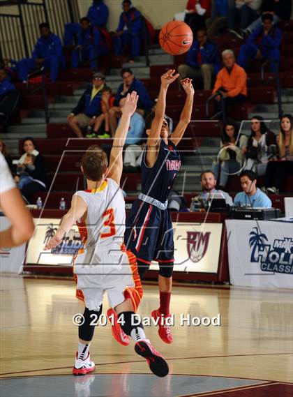 Thumbnail 3 in Mission Viejo vs. Viewpoint (MaxPreps Holiday Classic) photogallery.