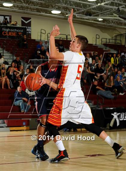 Thumbnail 3 in Mission Viejo vs. Viewpoint (MaxPreps Holiday Classic) photogallery.