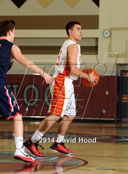 Thumbnail 2 in Mission Viejo vs. Viewpoint (MaxPreps Holiday Classic) photogallery.