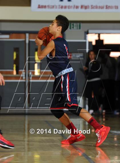 Thumbnail 3 in Mission Viejo vs. Viewpoint (MaxPreps Holiday Classic) photogallery.