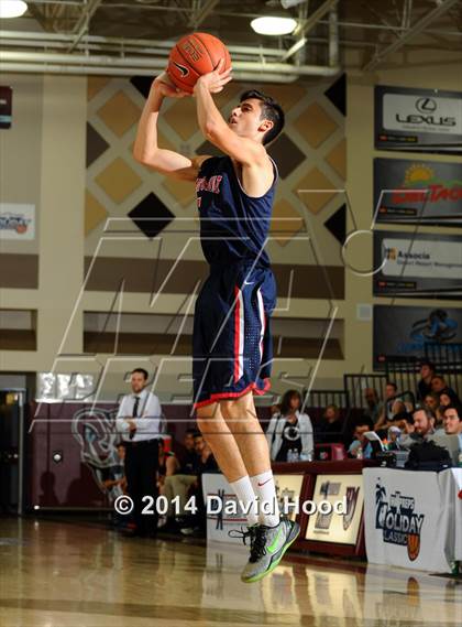 Thumbnail 2 in Mission Viejo vs. Viewpoint (MaxPreps Holiday Classic) photogallery.