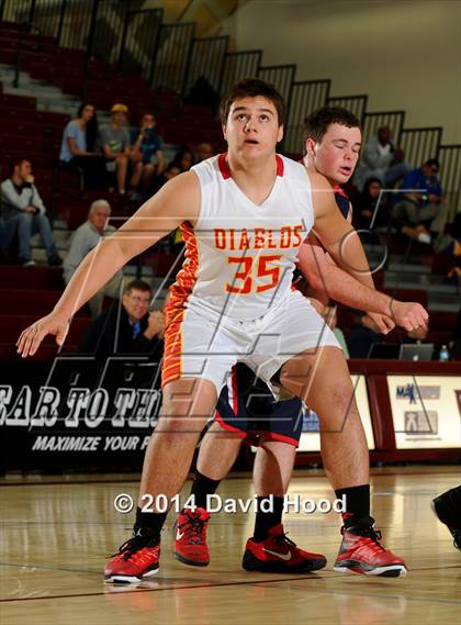 Thumbnail 2 in Mission Viejo vs. Viewpoint (MaxPreps Holiday Classic) photogallery.