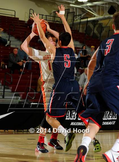 Thumbnail 1 in Mission Viejo vs. Viewpoint (MaxPreps Holiday Classic) photogallery.