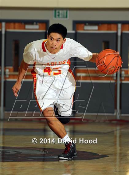 Thumbnail 1 in Mission Viejo vs. Viewpoint (MaxPreps Holiday Classic) photogallery.