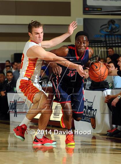 Thumbnail 1 in Mission Viejo vs. Viewpoint (MaxPreps Holiday Classic) photogallery.