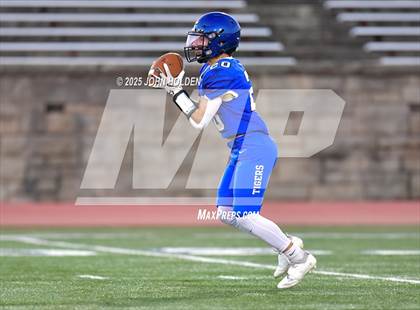 Thumbnail 1 in Luther @ Newkirk photogallery.