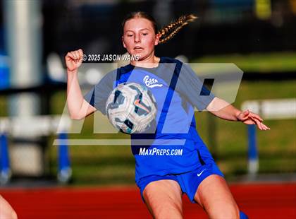 Thumbnail 3 in Union @ Tahoma (WIAA 4A District 3/4 Round 1) photogallery.