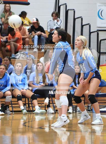 Thumbnail 3 in White Oak @ Swansboro photogallery.