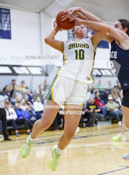 Thumbnail 2 in Blue Valley North vs Rock Bridge (Sophie Cunningham Classic) photogallery.