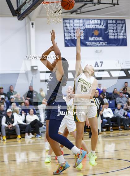 Thumbnail 2 in Blue Valley North vs Rock Bridge (Sophie Cunningham Classic) photogallery.