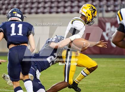 Thumbnail 1 in Fort Bend Marshall vs. Boerne-Champion (Class 5A Division II Semi-Finals) photogallery.
