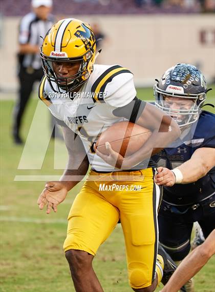 Thumbnail 1 in Fort Bend Marshall vs. Boerne-Champion (Class 5A Division II Semi-Finals) photogallery.