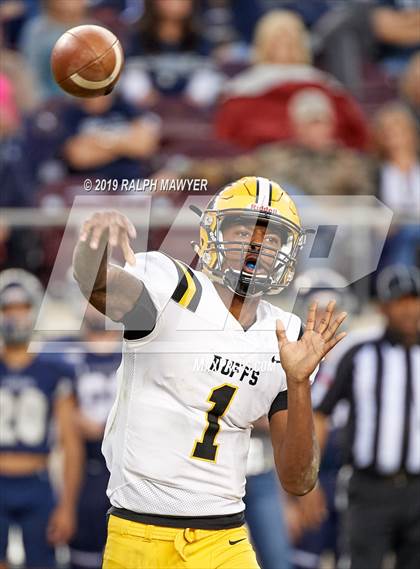 Thumbnail 1 in Fort Bend Marshall vs. Boerne-Champion (Class 5A Division II Semi-Finals) photogallery.