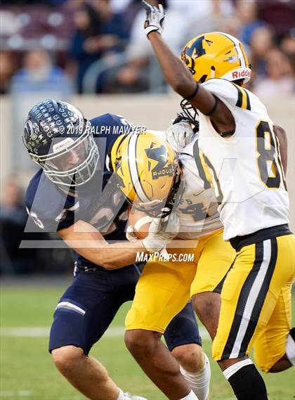 Thumbnail 3 in Fort Bend Marshall vs. Boerne-Champion (Class 5A Division II Semi-Finals) photogallery.