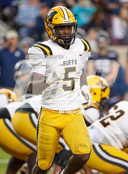 Thumbnail 3 in Fort Bend Marshall vs. Boerne-Champion (Class 5A Division II Semi-Finals) photogallery.