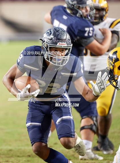 Thumbnail 2 in Fort Bend Marshall vs. Boerne-Champion (Class 5A Division II Semi-Finals) photogallery.