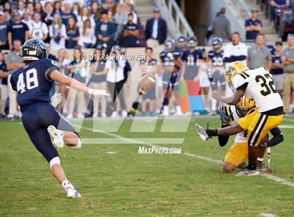 Thumbnail 1 in Fort Bend Marshall vs. Boerne-Champion (Class 5A Division II Semi-Finals) photogallery.