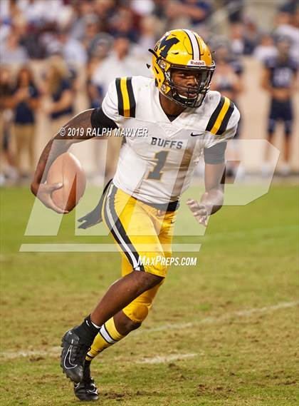 Thumbnail 2 in Fort Bend Marshall vs. Boerne-Champion (Class 5A Division II Semi-Finals) photogallery.