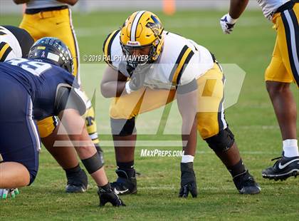 Thumbnail 3 in Fort Bend Marshall vs. Boerne-Champion (Class 5A Division II Semi-Finals) photogallery.