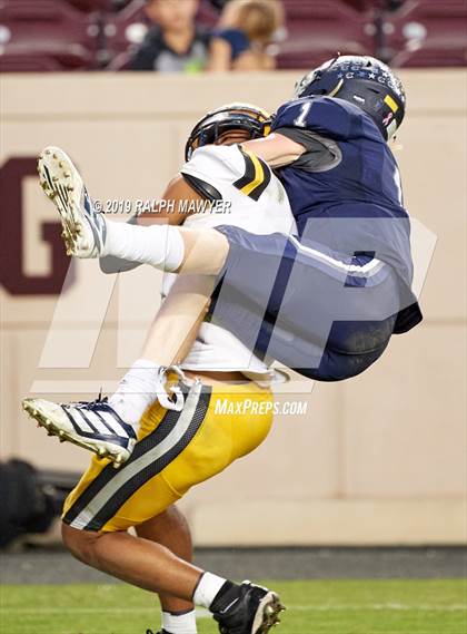 Thumbnail 3 in Fort Bend Marshall vs. Boerne-Champion (Class 5A Division II Semi-Finals) photogallery.