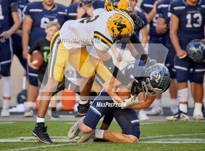Thumbnail 2 in Fort Bend Marshall vs. Boerne-Champion (Class 5A Division II Semi-Finals) photogallery.
