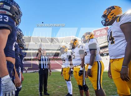 Thumbnail 1 in Fort Bend Marshall vs. Boerne-Champion (Class 5A Division II Semi-Finals) photogallery.