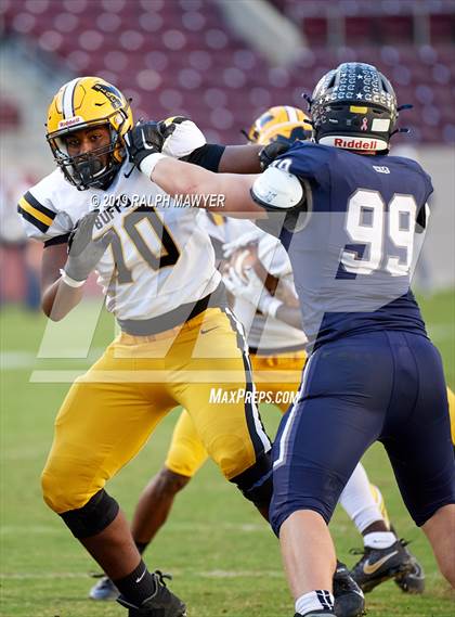 Thumbnail 1 in Fort Bend Marshall vs. Boerne-Champion (Class 5A Division II Semi-Finals) photogallery.