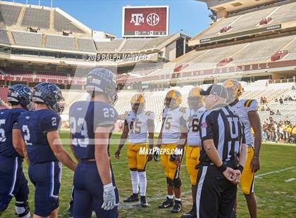 Thumbnail 3 in Fort Bend Marshall vs. Boerne-Champion (Class 5A Division II Semi-Finals) photogallery.