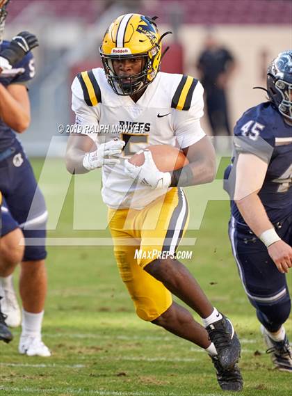 Thumbnail 2 in Fort Bend Marshall vs. Boerne-Champion (Class 5A Division II Semi-Finals) photogallery.