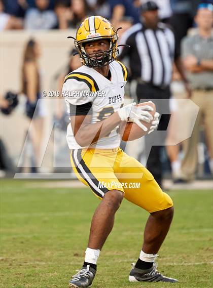 Thumbnail 1 in Fort Bend Marshall vs. Boerne-Champion (Class 5A Division II Semi-Finals) photogallery.