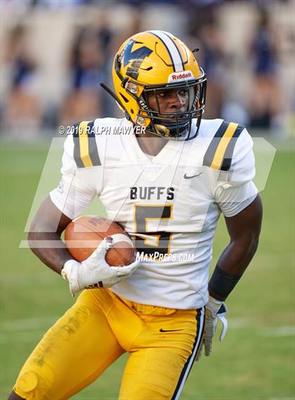 Thumbnail 2 in Fort Bend Marshall vs. Boerne-Champion (Class 5A Division II Semi-Finals) photogallery.