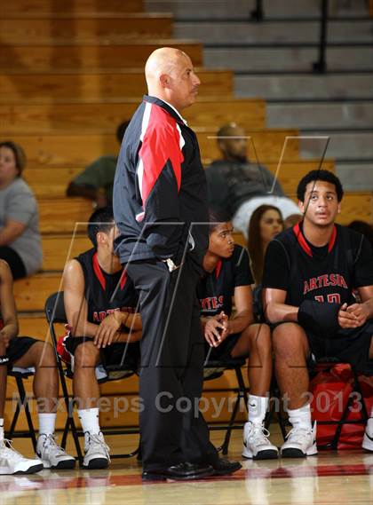 Thumbnail 1 in Santa Fe vs. Artesia (Whittier Holiday Invitational) photogallery.