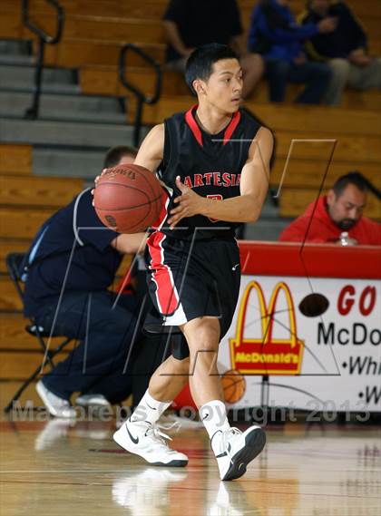 Thumbnail 2 in Santa Fe vs. Artesia (Whittier Holiday Invitational) photogallery.