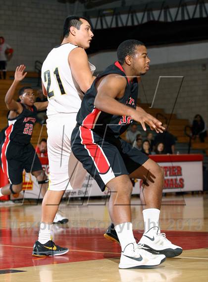 Thumbnail 3 in Santa Fe vs. Artesia (Whittier Holiday Invitational) photogallery.