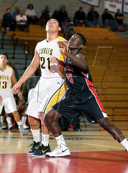 Thumbnail 2 in Santa Fe vs. Artesia (Whittier Holiday Invitational) photogallery.