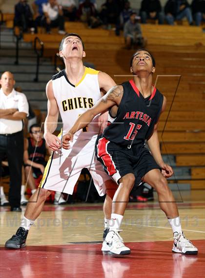 Thumbnail 1 in Santa Fe vs. Artesia (Whittier Holiday Invitational) photogallery.
