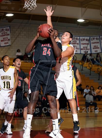 Thumbnail 3 in Santa Fe vs. Artesia (Whittier Holiday Invitational) photogallery.