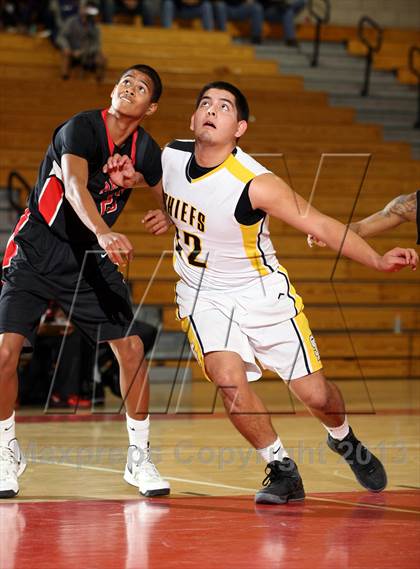 Thumbnail 1 in Santa Fe vs. Artesia (Whittier Holiday Invitational) photogallery.