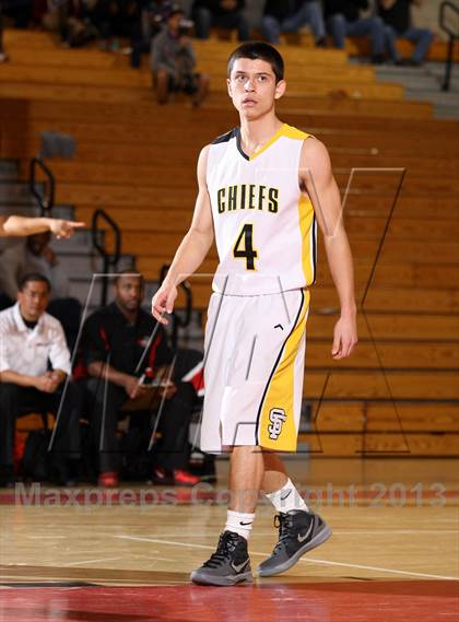 Thumbnail 2 in Santa Fe vs. Artesia (Whittier Holiday Invitational) photogallery.