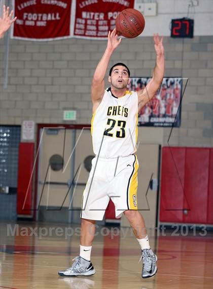 Thumbnail 3 in Santa Fe vs. Artesia (Whittier Holiday Invitational) photogallery.