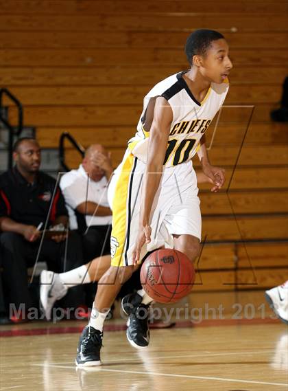 Thumbnail 3 in Santa Fe vs. Artesia (Whittier Holiday Invitational) photogallery.
