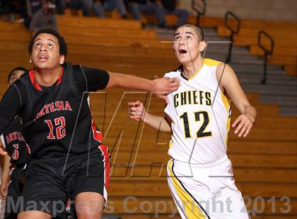 Thumbnail 2 in Santa Fe vs. Artesia (Whittier Holiday Invitational) photogallery.