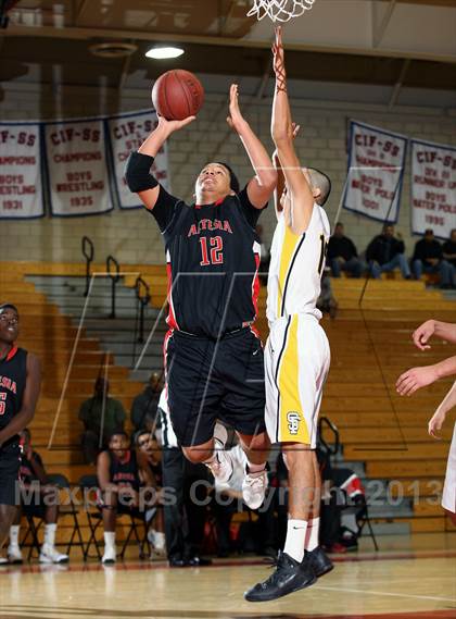 Thumbnail 1 in Santa Fe vs. Artesia (Whittier Holiday Invitational) photogallery.