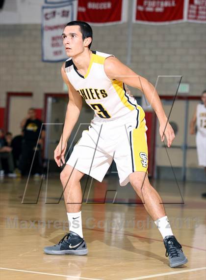 Thumbnail 3 in Santa Fe vs. Artesia (Whittier Holiday Invitational) photogallery.