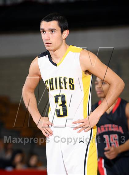 Thumbnail 3 in Santa Fe vs. Artesia (Whittier Holiday Invitational) photogallery.