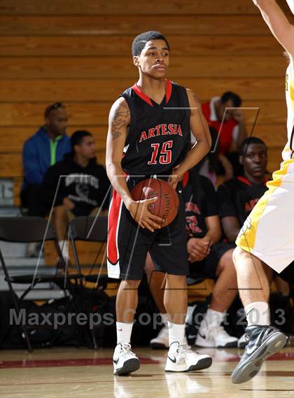 Thumbnail 1 in Santa Fe vs. Artesia (Whittier Holiday Invitational) photogallery.