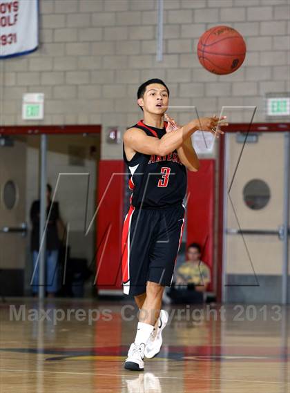 Thumbnail 1 in Santa Fe vs. Artesia (Whittier Holiday Invitational) photogallery.
