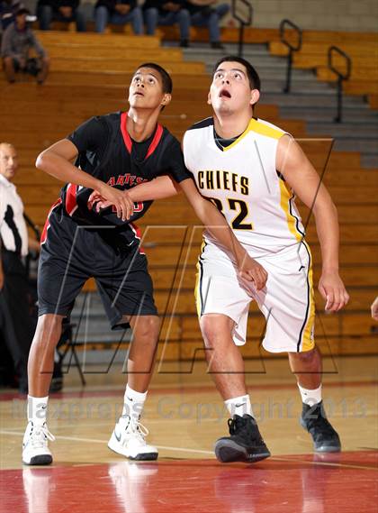 Thumbnail 3 in Santa Fe vs. Artesia (Whittier Holiday Invitational) photogallery.