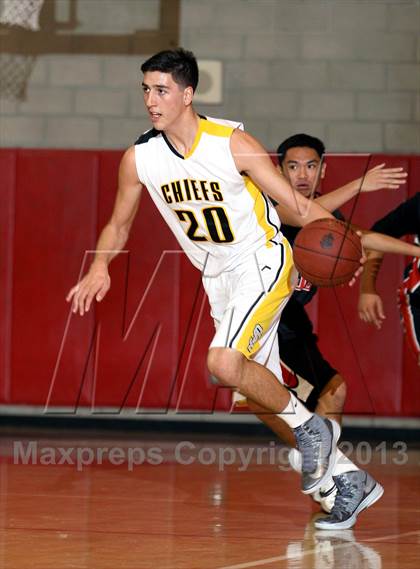 Thumbnail 3 in Santa Fe vs. Artesia (Whittier Holiday Invitational) photogallery.