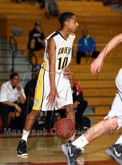 Thumbnail 2 in Santa Fe vs. Artesia (Whittier Holiday Invitational) photogallery.